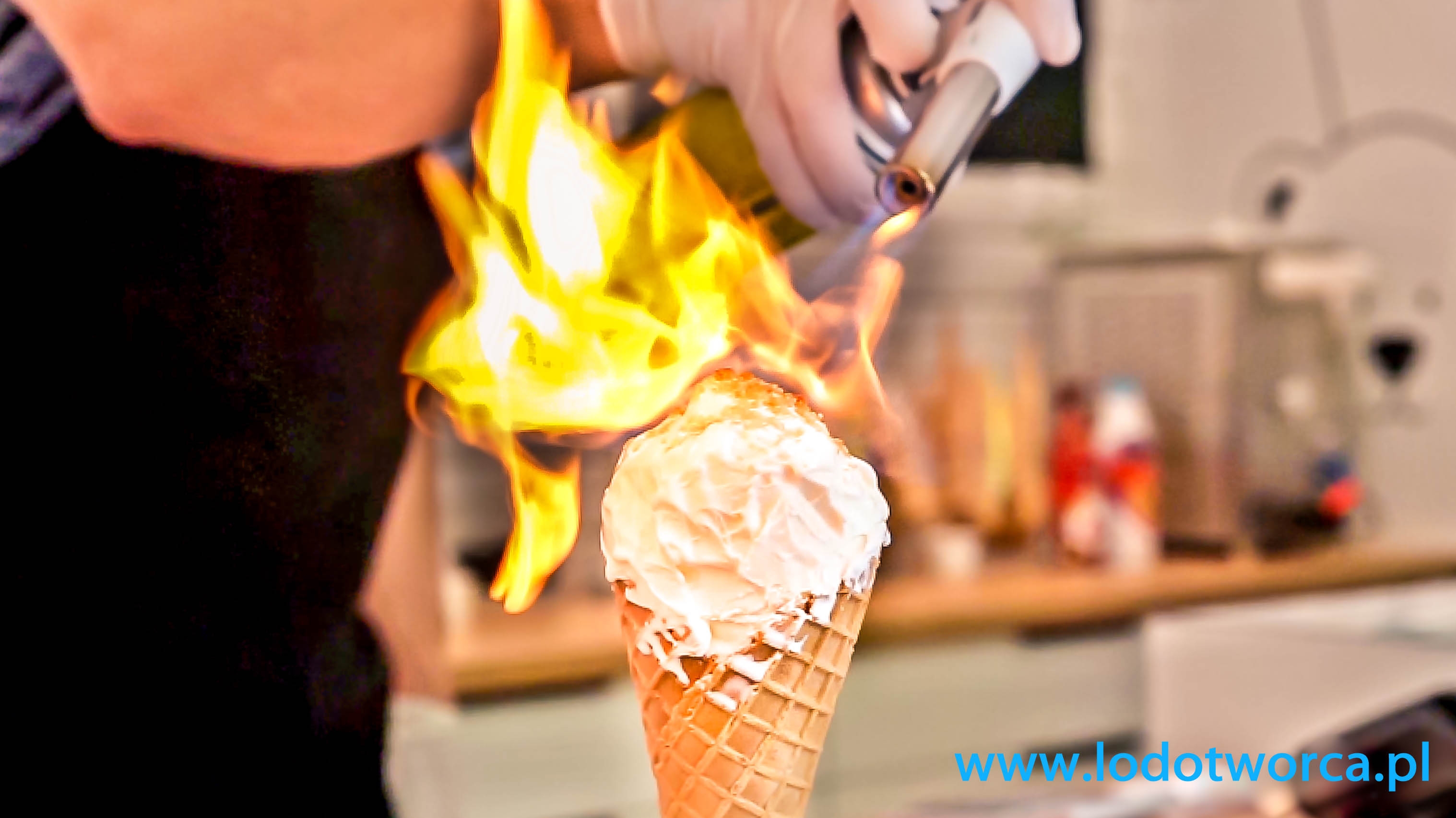 Lody Rzeszów lodziarnia Podkarpacie sorbety milk shake lody włoskie desery lodowe jogurteria gofry flurry lód lodziarnie smoothies shakes świderki granita lemoniada fit gelato rurki z kremem sandaes.jpg